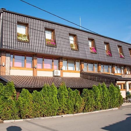 Hotel "Vir" Велика-Плана Экстерьер фото