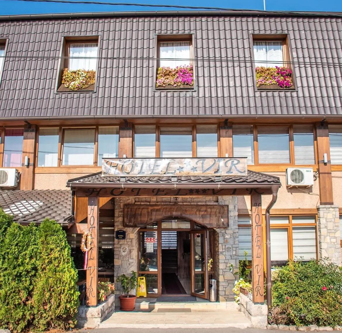 Hotel "Vir" Велика-Плана Экстерьер фото